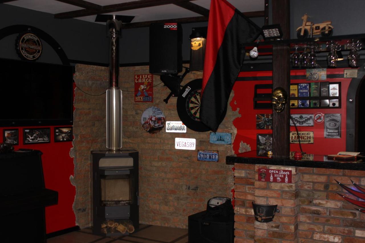 Biker's Pub Hotel Oleksandriia Bagian luar foto